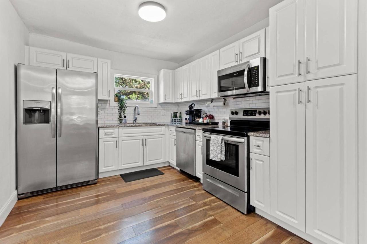 Treehouse Is A Quaint 2 Bedroom In An Up-And-Coming Part Of Town, Pet Friendly With Fenced Yard And Lounge Area That Is Close To Downtown Tampa Zewnętrze zdjęcie