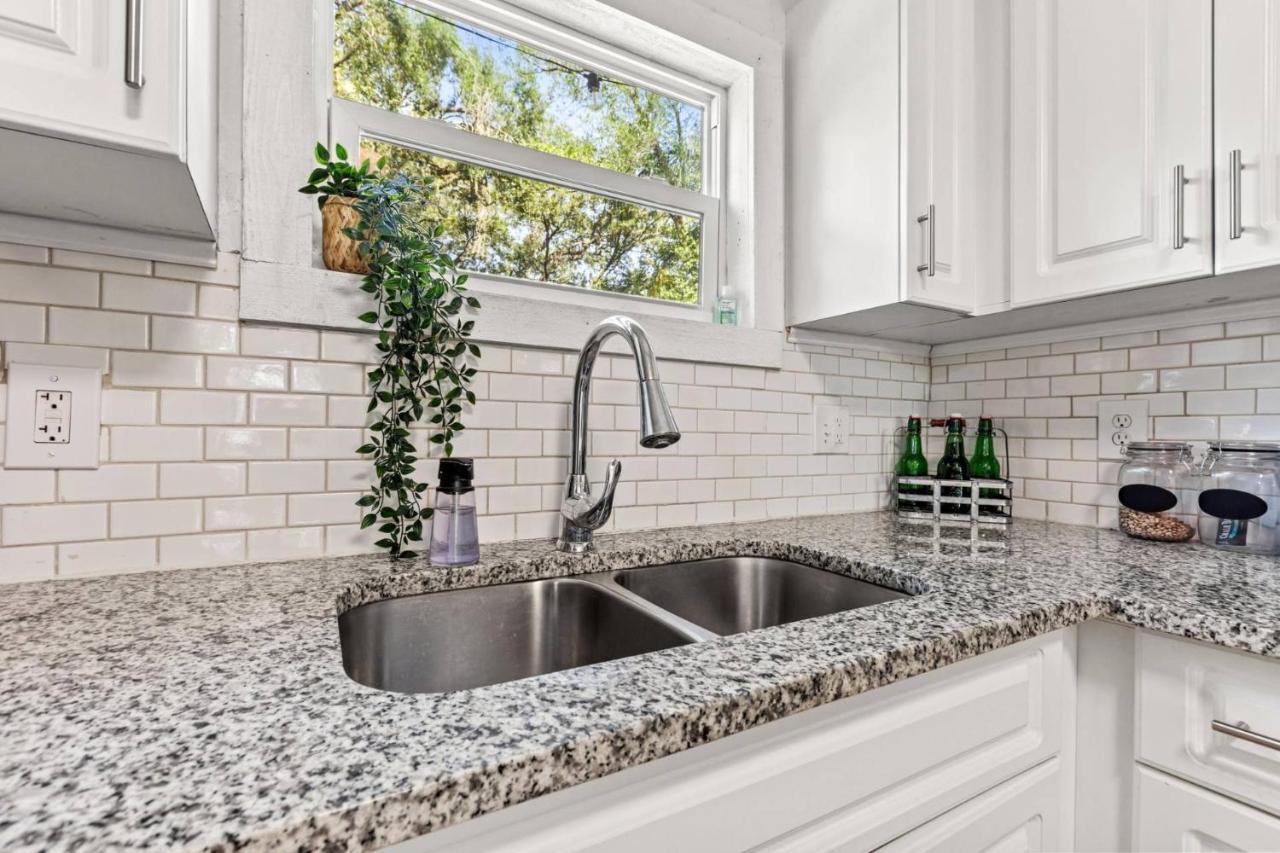 Treehouse Is A Quaint 2 Bedroom In An Up-And-Coming Part Of Town, Pet Friendly With Fenced Yard And Lounge Area That Is Close To Downtown Tampa Zewnętrze zdjęcie