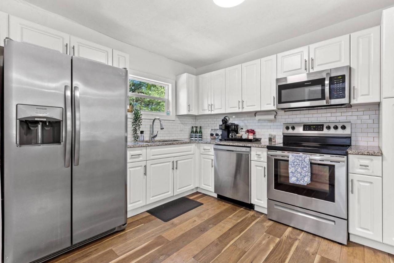 Treehouse Is A Quaint 2 Bedroom In An Up-And-Coming Part Of Town, Pet Friendly With Fenced Yard And Lounge Area That Is Close To Downtown Tampa Zewnętrze zdjęcie
