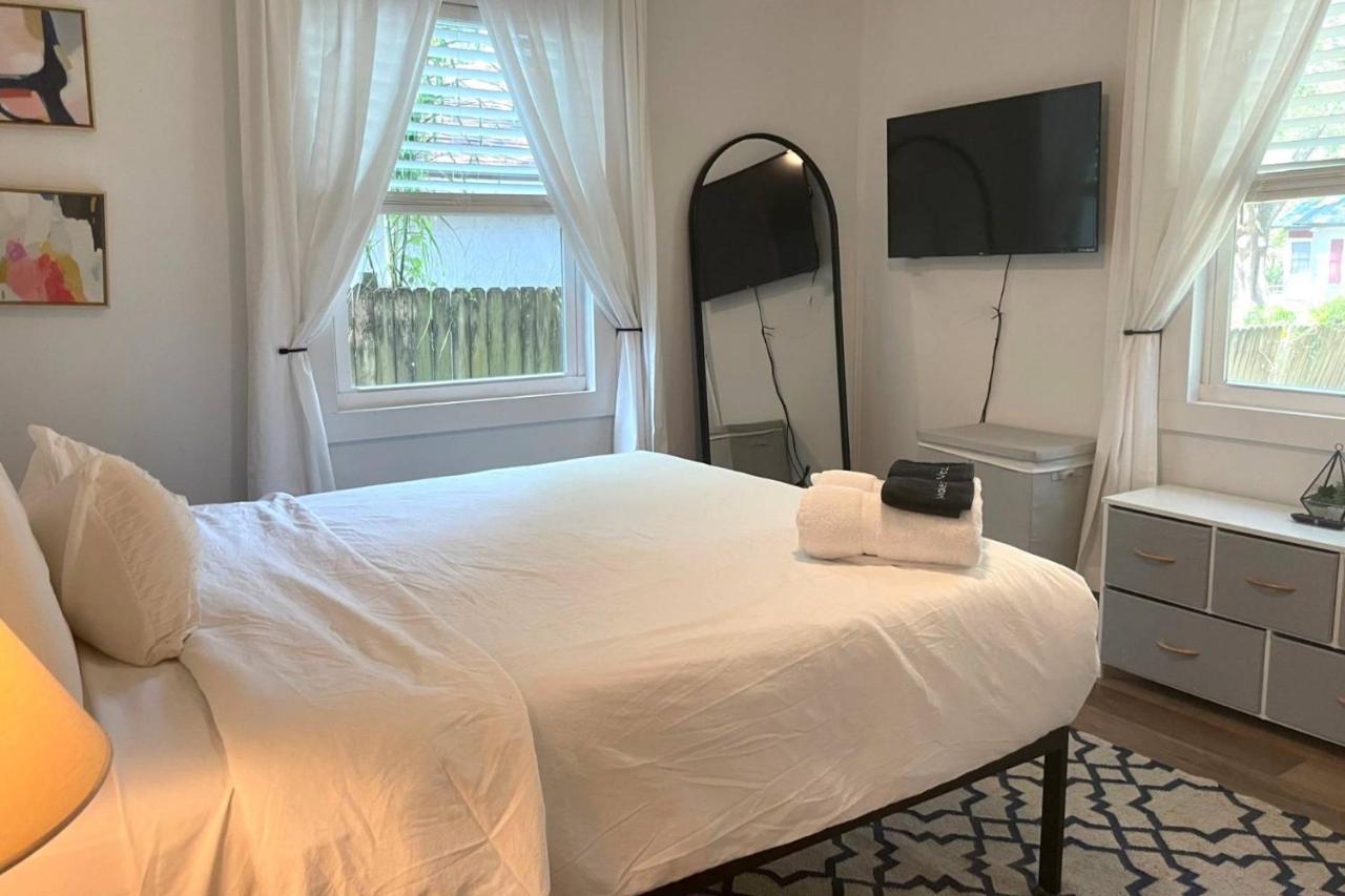 Treehouse Is A Quaint 2 Bedroom In An Up-And-Coming Part Of Town, Pet Friendly With Fenced Yard And Lounge Area That Is Close To Downtown Tampa Zewnętrze zdjęcie