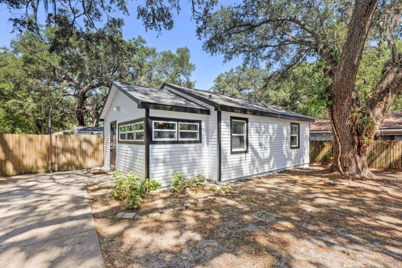 Treehouse Is A Quaint 2 Bedroom In An Up-And-Coming Part Of Town, Pet Friendly With Fenced Yard And Lounge Area That Is Close To Downtown Tampa Zewnętrze zdjęcie