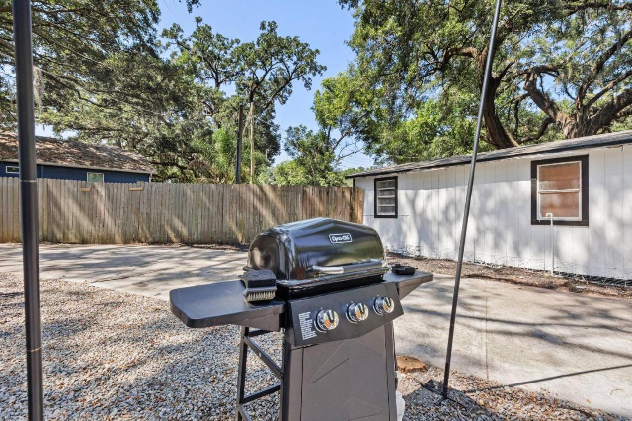 Treehouse Is A Quaint 2 Bedroom In An Up-And-Coming Part Of Town, Pet Friendly With Fenced Yard And Lounge Area That Is Close To Downtown Tampa Zewnętrze zdjęcie