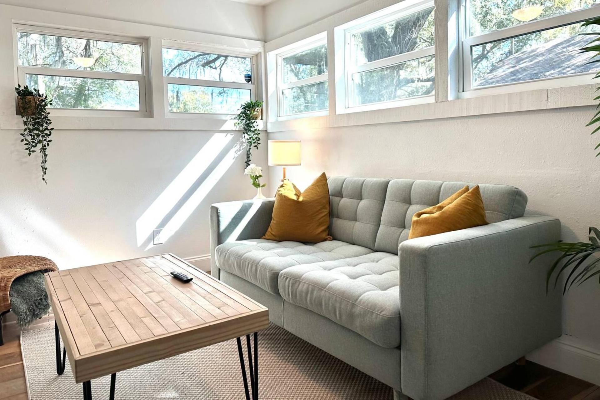 Treehouse Is A Quaint 2 Bedroom In An Up-And-Coming Part Of Town, Pet Friendly With Fenced Yard And Lounge Area That Is Close To Downtown Tampa Zewnętrze zdjęcie