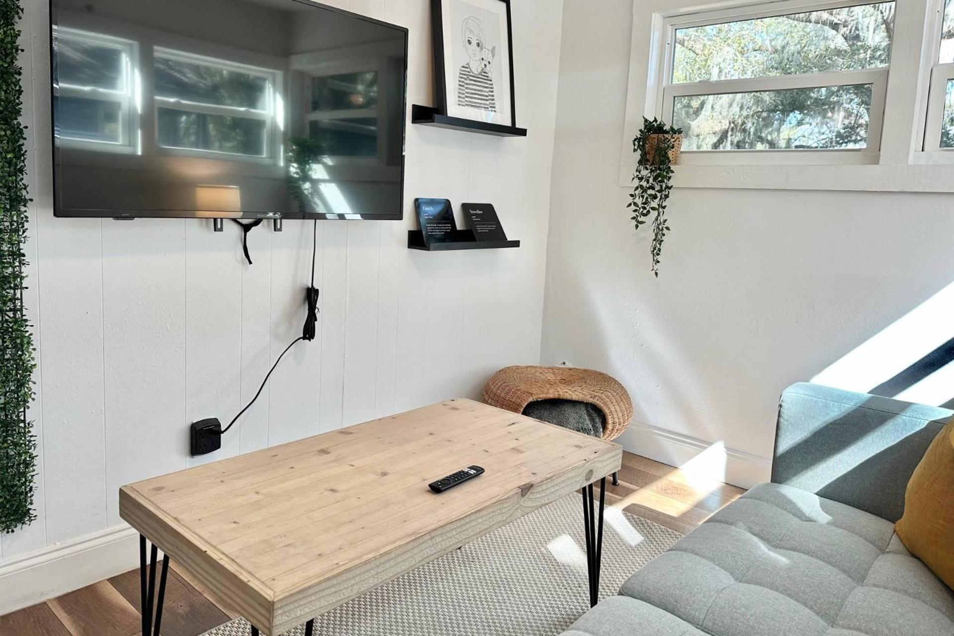 Treehouse Is A Quaint 2 Bedroom In An Up-And-Coming Part Of Town, Pet Friendly With Fenced Yard And Lounge Area That Is Close To Downtown Tampa Zewnętrze zdjęcie