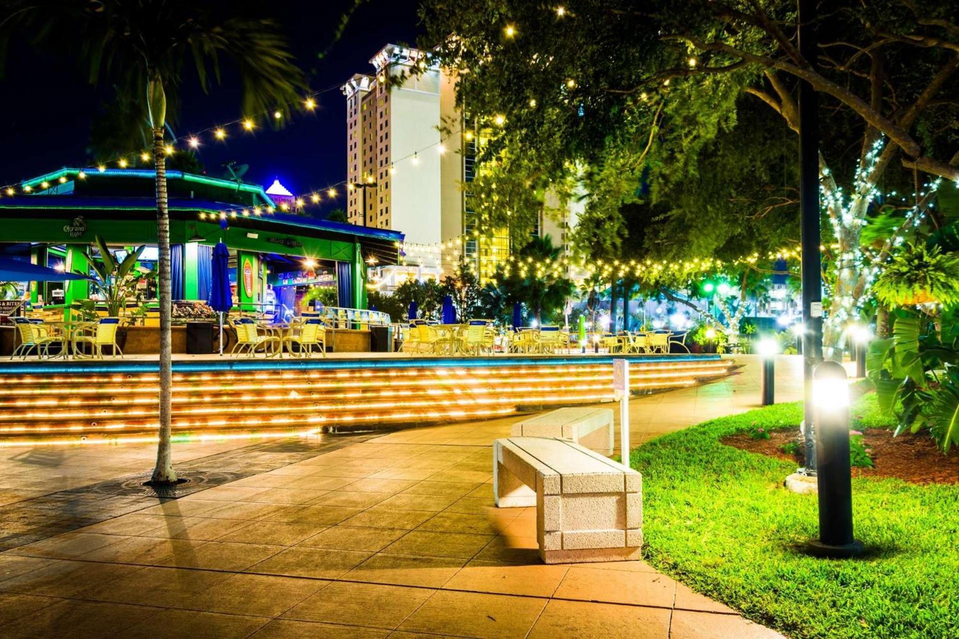 Treehouse Is A Quaint 2 Bedroom In An Up-And-Coming Part Of Town, Pet Friendly With Fenced Yard And Lounge Area That Is Close To Downtown Tampa Zewnętrze zdjęcie